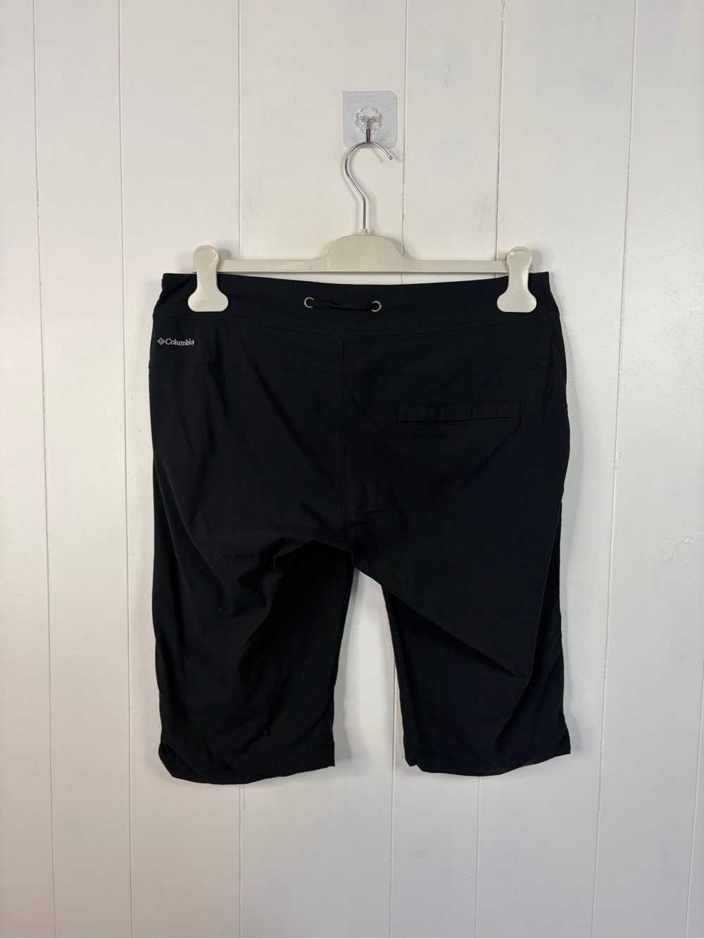 Columbia Saturday Trail Hiking Bermuda Shorts Black Stretch Mid Rise size 8